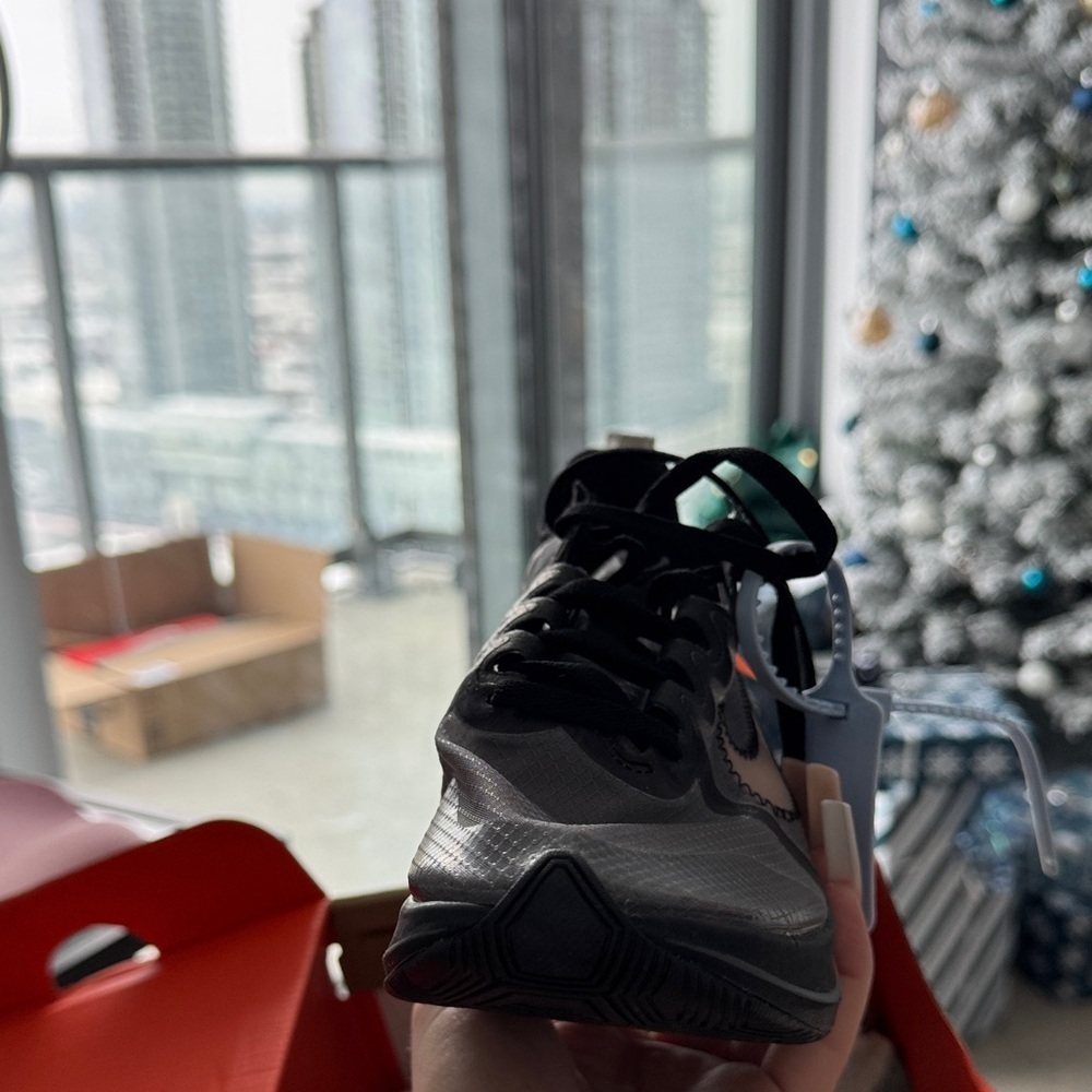 Nike Black and Gray Zoom Fly Shoes - Picture 5 of 16